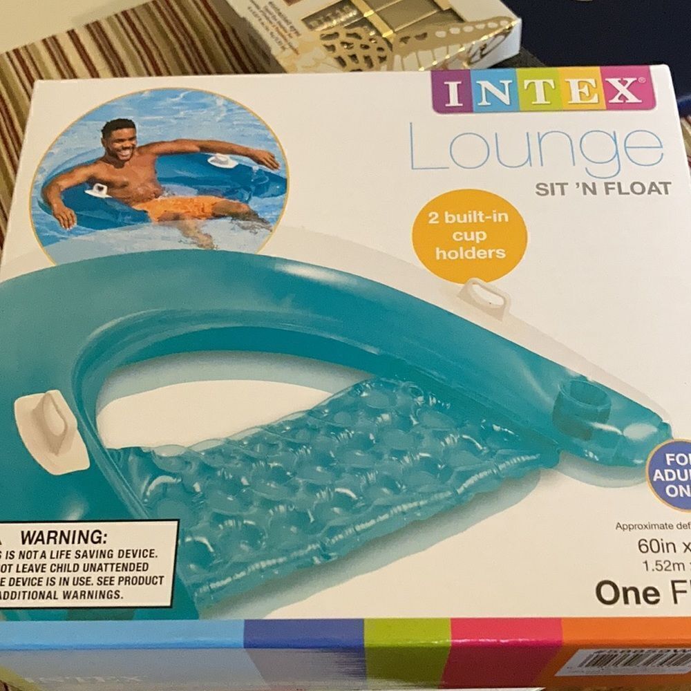 Intex Lounge Sit N’ Float - Picture 2 of 5